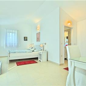 4 bedroom villa with pool near Sveti Lovrec, sleeps 8